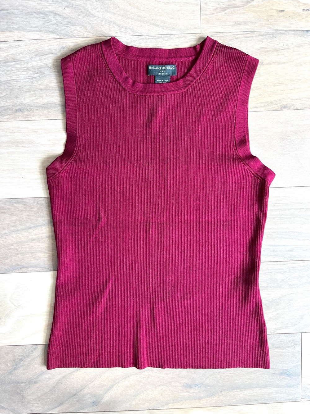 VTG Banana Republic Women’s Sleeveless Ribbed Silk Tank Burgundy S